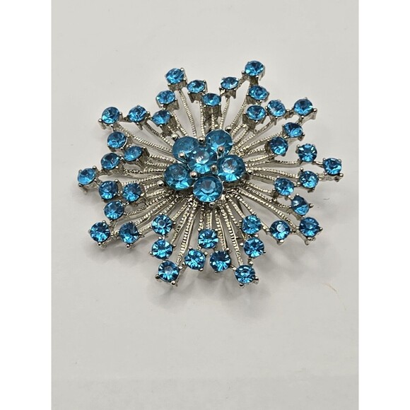 Vintage Silver Tone Brooch with Blue Crystals Starburst Vintage Rhinestone Round - Picture 2 of 8